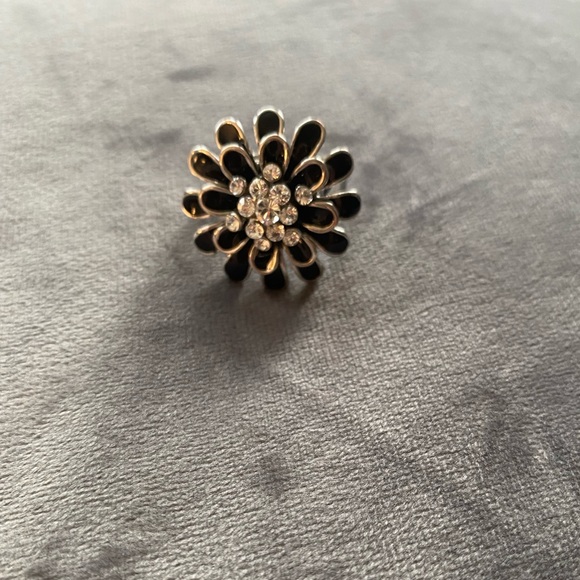 Black Floral Vintage-Inspired Ring - Picture 5 of 7